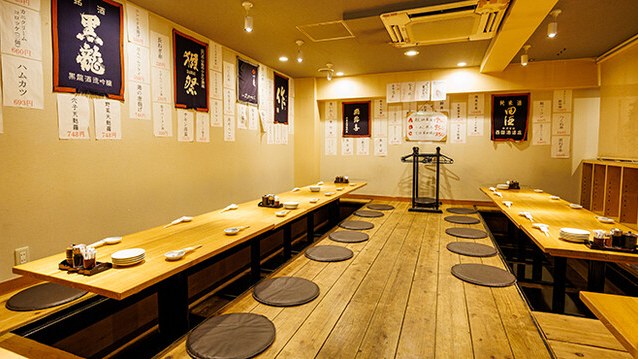 炭火活烹 三是（みこれ） 南新宿店の内観