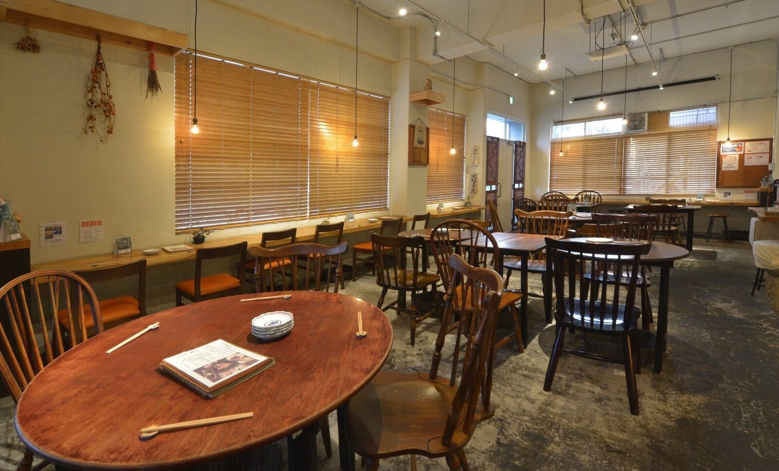 結わえる 本店の内観