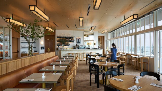 bills 東急プラザ表参道原宿の内観