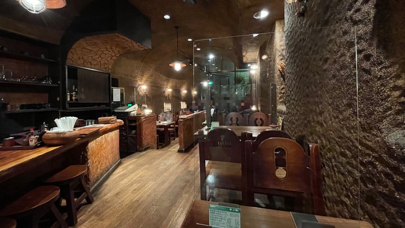 COFFEE HALL くぐつ草の内観
