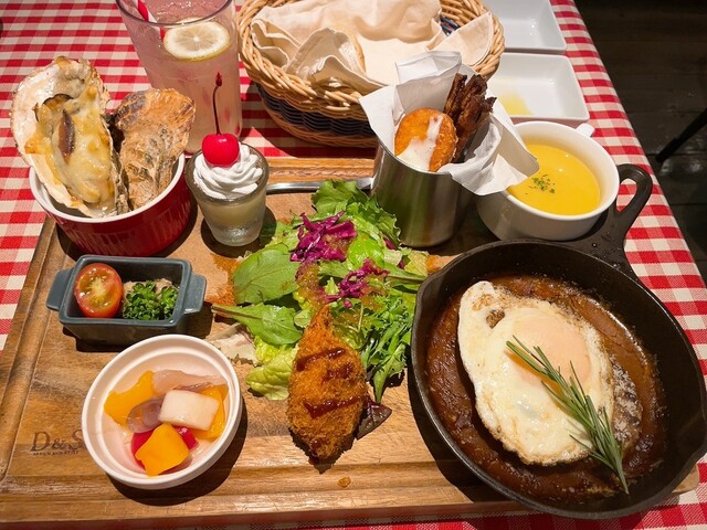 フォーエバー カフェアンドオイスターバーの料理（刺身・海鮮）