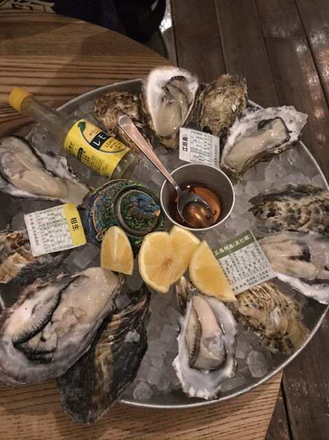 フォーエバー カフェアンドオイスターバーの料理（刺身・海鮮）