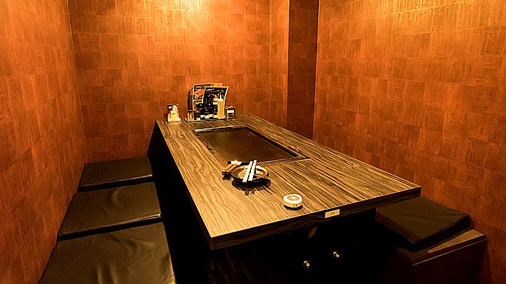 月島もんじゃ わらしべ 総本店の内観