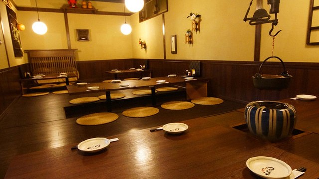 鶏料理専門店 炭火焼き 鶏ちゃんの内観