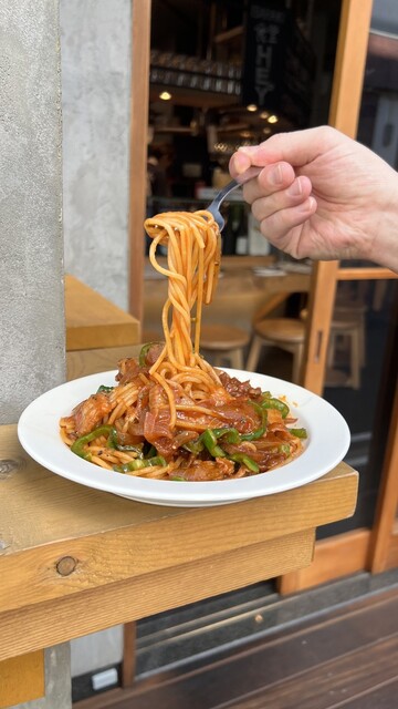食堂 HEYの料理（パスタ・ピザ）