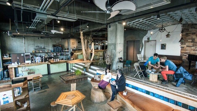 Nui. HOSTEL & BAR LOUNGEの内観