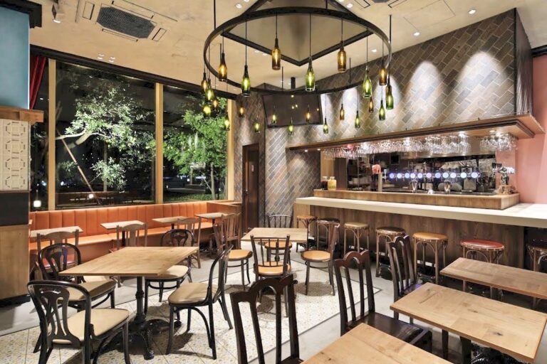 プティデリリウム タップ カフェ 新宿サザンテラス店の写真