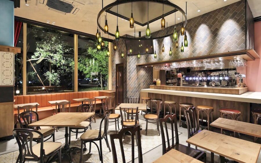 プティデリリウム タップ カフェ 新宿サザンテラス店の内観
