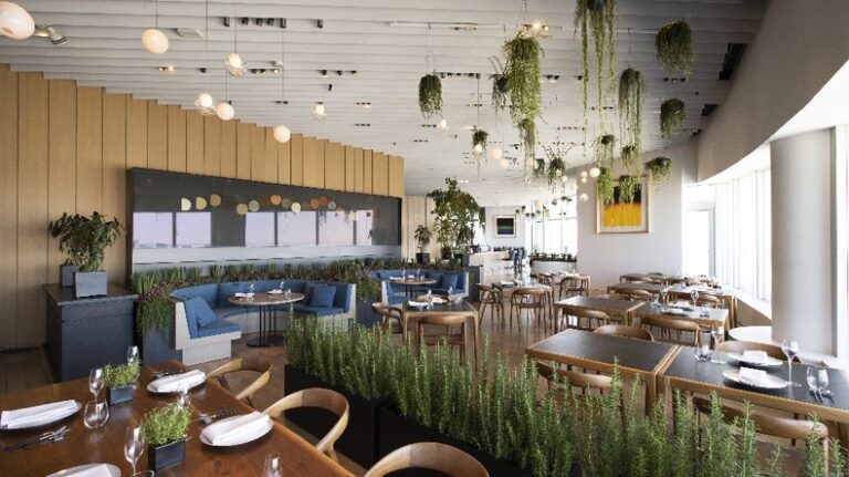 Restaurant THE MOONの写真