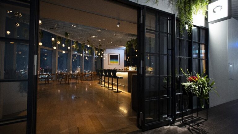 Restaurant THE MOONの写真