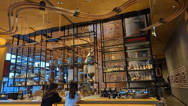 スターバックス リザーブ ロースタリー 東京の内観
