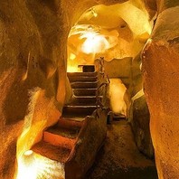 洞窟ビストロ THE CAVE (ザ・ケイブ) 新宿東口店の写真
