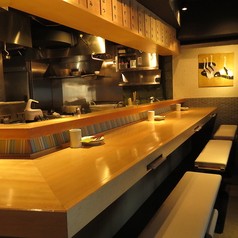 炭火焼き鶏 and 室町 ハラカラの写真