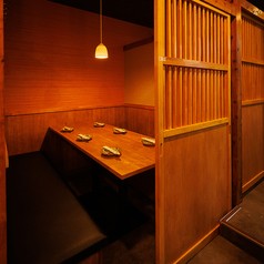 つまみ寿司と炉端焼きと釜飯 はなこま 東京駅前店の写真